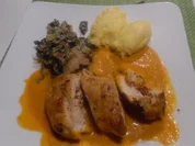 Gefüllte Hähnchenbrust-Filets, Paprika-Soße, Rahm-Mangold und Parmesan-Polenta - Rezept - Bild Nr. 1940