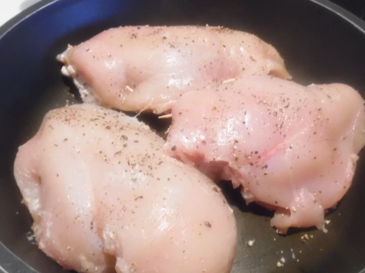 Gefüllte Hähnchenbrust-Filets, Paprika-Soße, Rahm-Mangold und Parmesan-Polenta - Rezept - Bild Nr. 1942