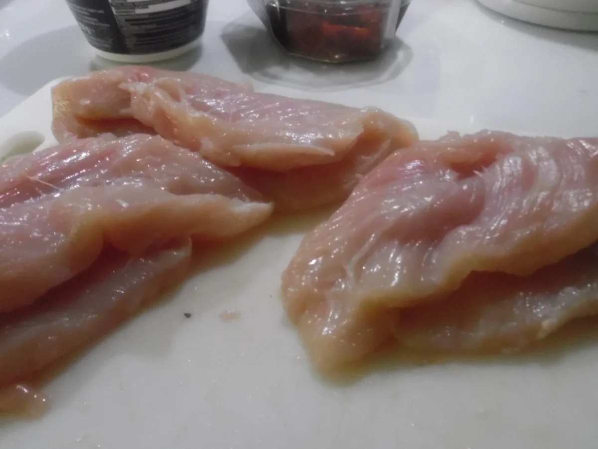 Gefüllte Hähnchenbrust-Filets, Paprika-Soße, Rahm-Mangold und Parmesan-Polenta - Rezept - Bild Nr. 1945