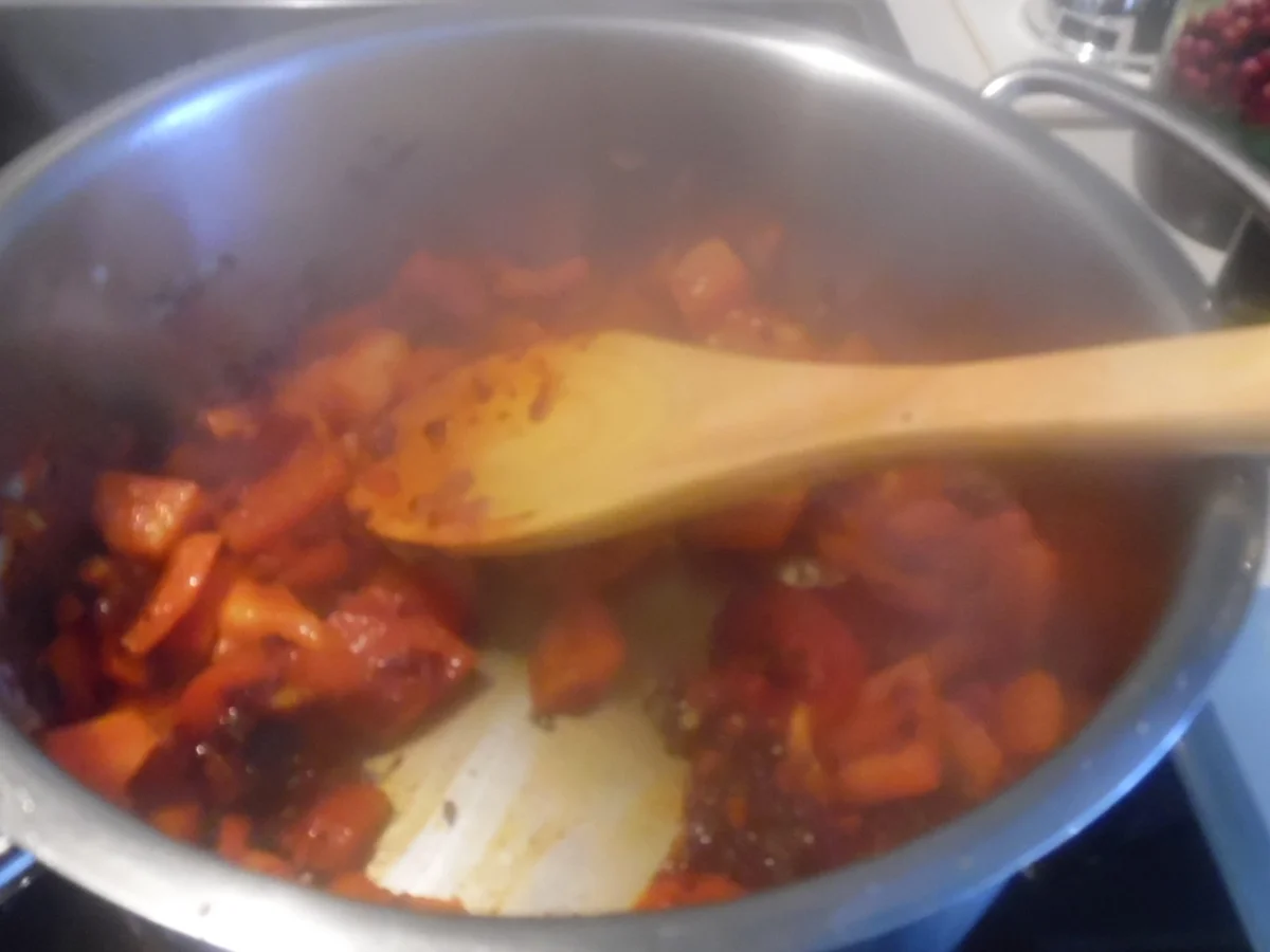 Gefüllte Hähnchenbrust-Filets, Paprika-Soße, Rahm-Mangold und Parmesan-Polenta - Rezept - Bild Nr. 1948