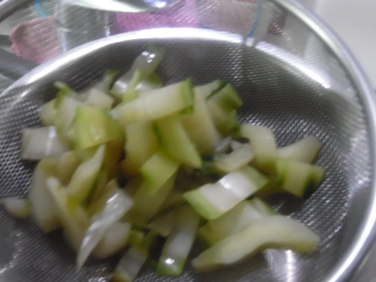 Gefüllte Hähnchenbrust-Filets, Paprika-Soße, Rahm-Mangold und Parmesan-Polenta - Rezept - Bild Nr. 1954