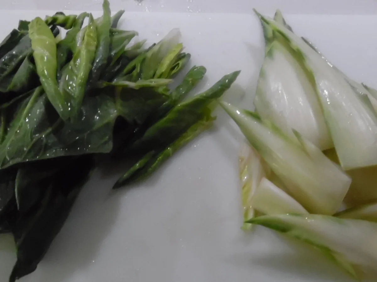 Gefüllte Hähnchenbrust-Filets, Paprika-Soße, Rahm-Mangold und Parmesan-Polenta - Rezept - Bild Nr. 1957