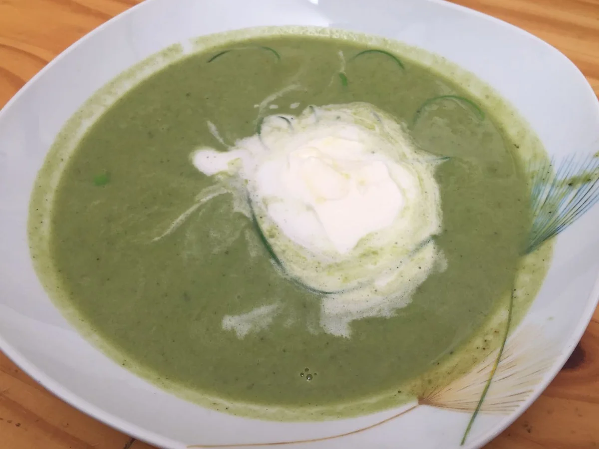 Knackige Kopfsalatsuppe mit sexy Brot - Rezept - Bild Nr. 2