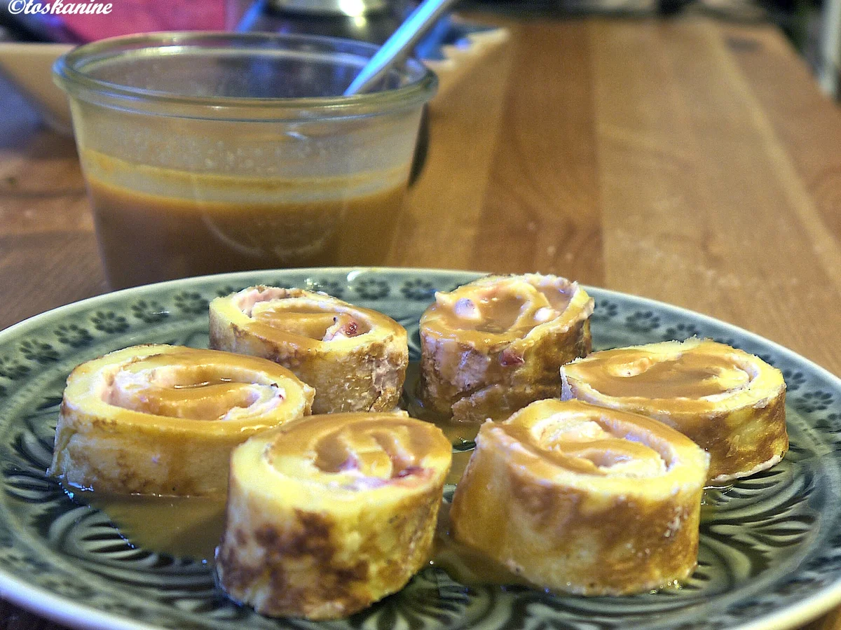 Preiselbeer-Pfannkuchen mit Rum-Karamell-Sauce - Rezept - Bild Nr. 3