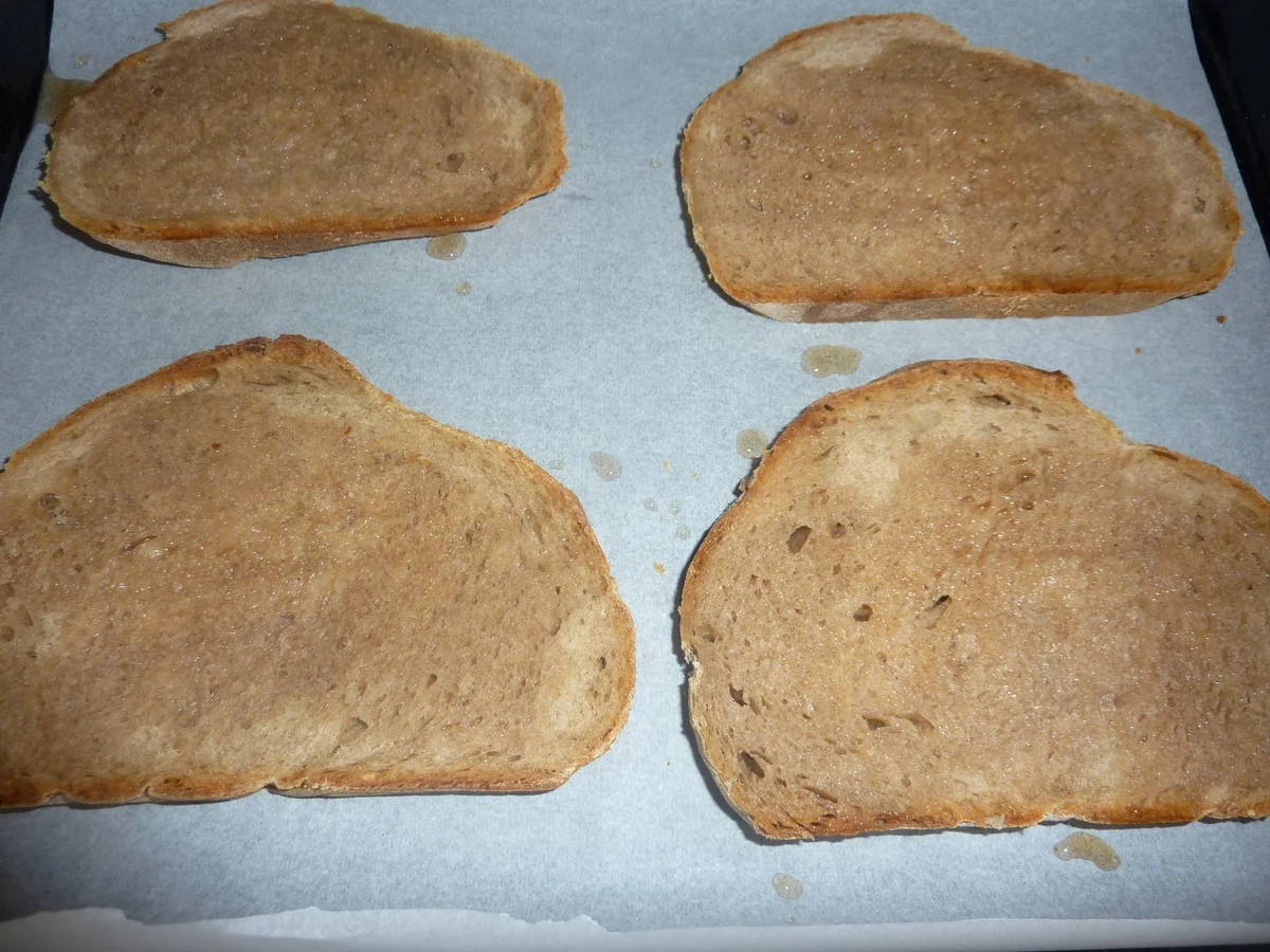 Toast mit Cervelat-Tomaten und Käse - Rezept - Bild Nr. 1962