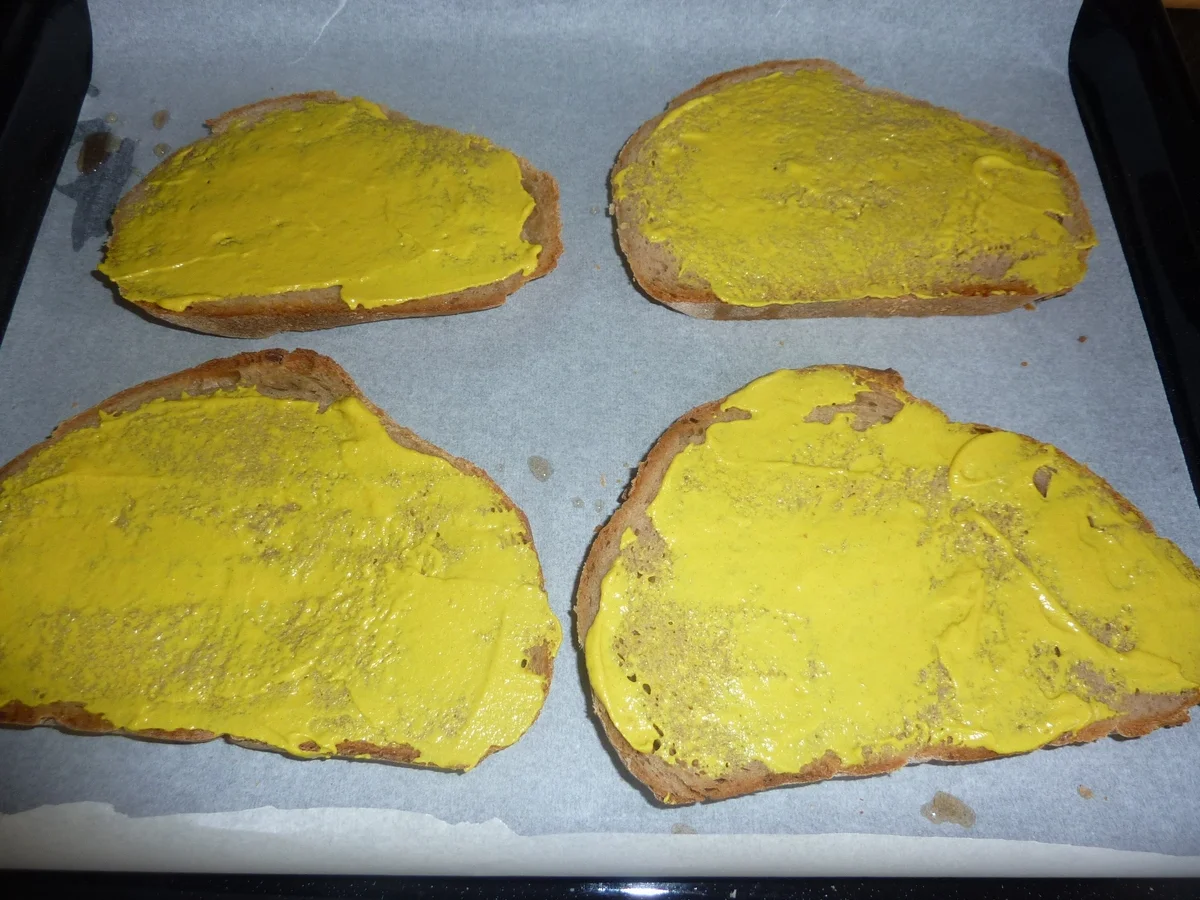 Toast mit Cervelat-Tomaten und Käse - Rezept - Bild Nr. 1963