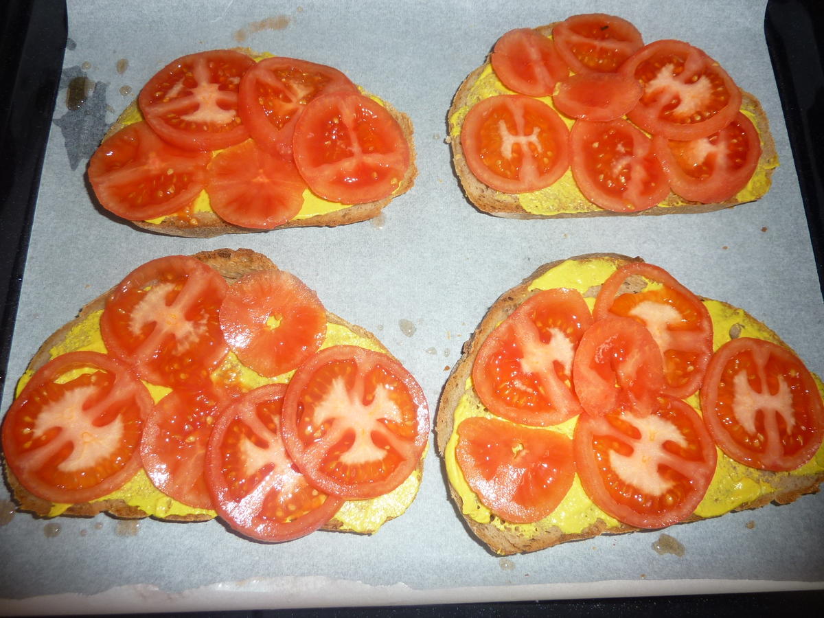 Toast mit Cervelat-Tomaten und Käse - Rezept - Bild Nr. 1964