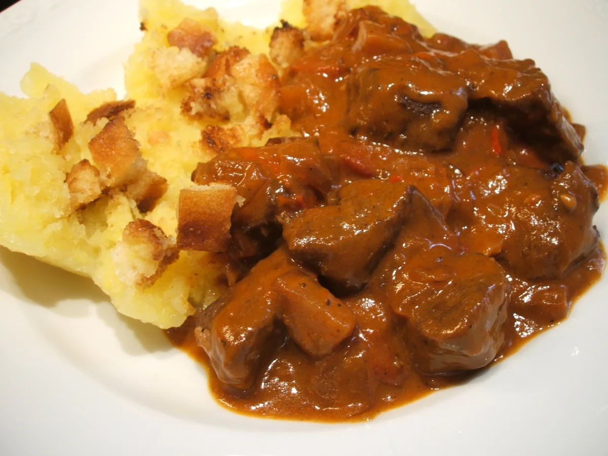 Wild: Wildschweingulasch aus dem Römertopf - Rezept - Bild Nr. 1960