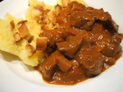 Wild: Wildschweingulasch aus dem Römertopf - Rezept - Bild Nr. 1960