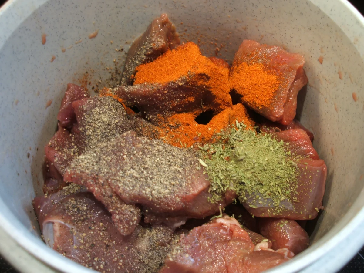 Wild: Wildschweingulasch aus dem Römertopf - Rezept - Bild Nr. 1961