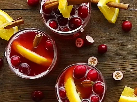 Weihnachtspunsch mit Cranberries und Orange - Rezept - Bild Nr. 2