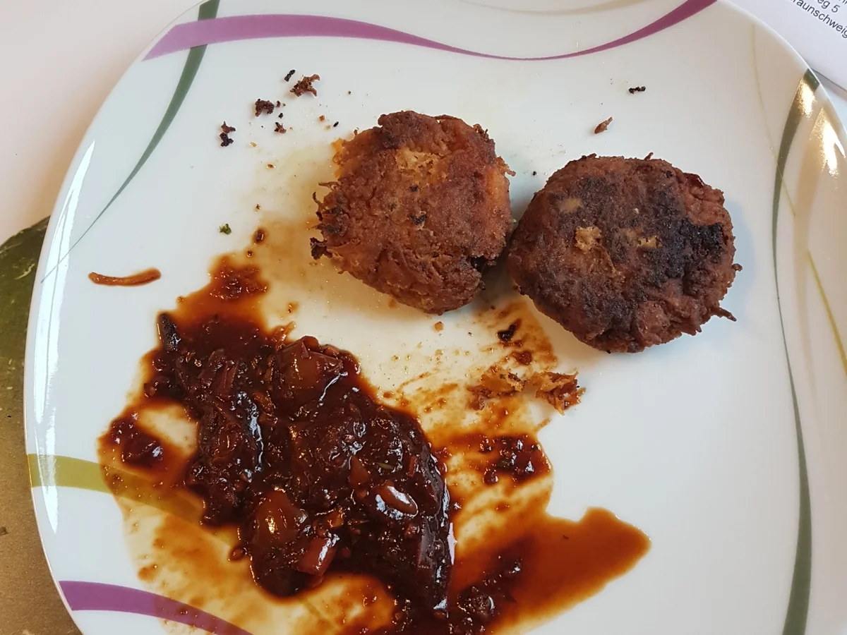 Rezept: Süßkartoffelpuffer mit Soja-Tomaten-Soße Bild Nr. 1960 Süßkartoffelpuffer mit Soja-Tomaten-Soße - Rezept - Bild Nr. 1960