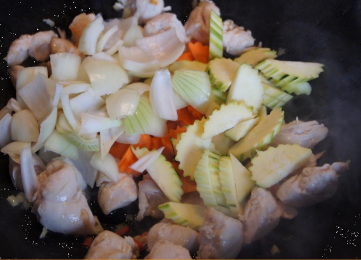 Hähnchenbrustfiletcurry mit Gemüse und Süßkartoffelstampf - Rezept - Bild Nr. 2010