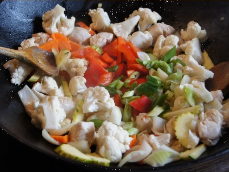 Rezept: Hähnchenbrustfiletcurry mit Gemüse und Süßkartoffelstampf Bild Nr. 2011 Hähnchenbrustfiletcurry mit Gemüse und Süßkartoffelstampf - Rezept - Bild Nr. 2011