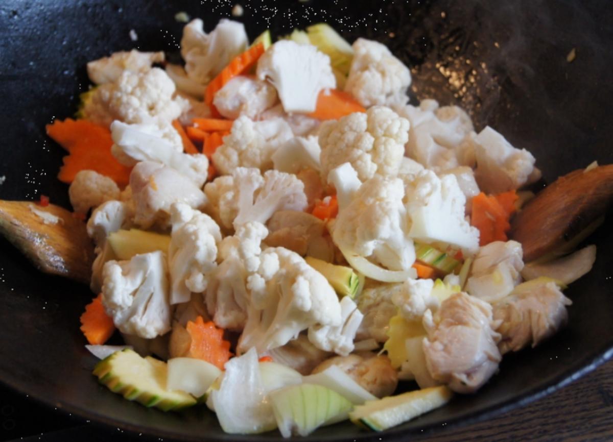 Hähnchenbrustfiletcurry mit Gemüse und Süßkartoffelstampf - Rezept - Bild Nr. 2013