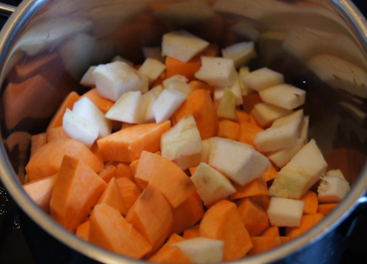 Hähnchenbrustfiletcurry mit Gemüse und Süßkartoffelstampf - Rezept - Bild Nr. 2014