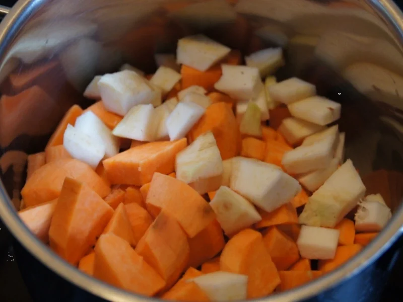 Rezept: Hähnchenbrustfiletcurry mit Gemüse und Süßkartoffelstampf Bild Nr. 2014 Hähnchenbrustfiletcurry mit Gemüse und Süßkartoffelstampf - Rezept - Bild Nr. 2014