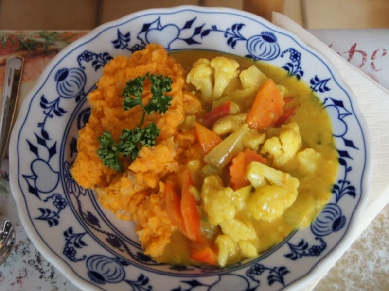 Rezept: Hähnchenbrustfiletcurry mit Gemüse und Süßkartoffelstampf Bild Nr. 2018 Hähnchenbrustfiletcurry mit Gemüse und Süßkartoffelstampf - Rezept - Bild Nr. 2018