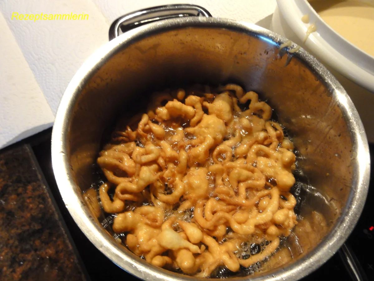 Rührteig:   STRIEBELKES  ~ Faschings o. Karnevalsgebäck ~ - Rezept - Bild Nr. 2013