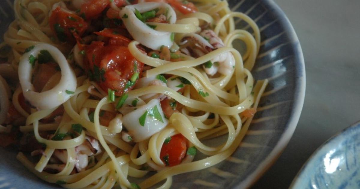 Bilder für Linguine con pomodore e calamari - Rezept