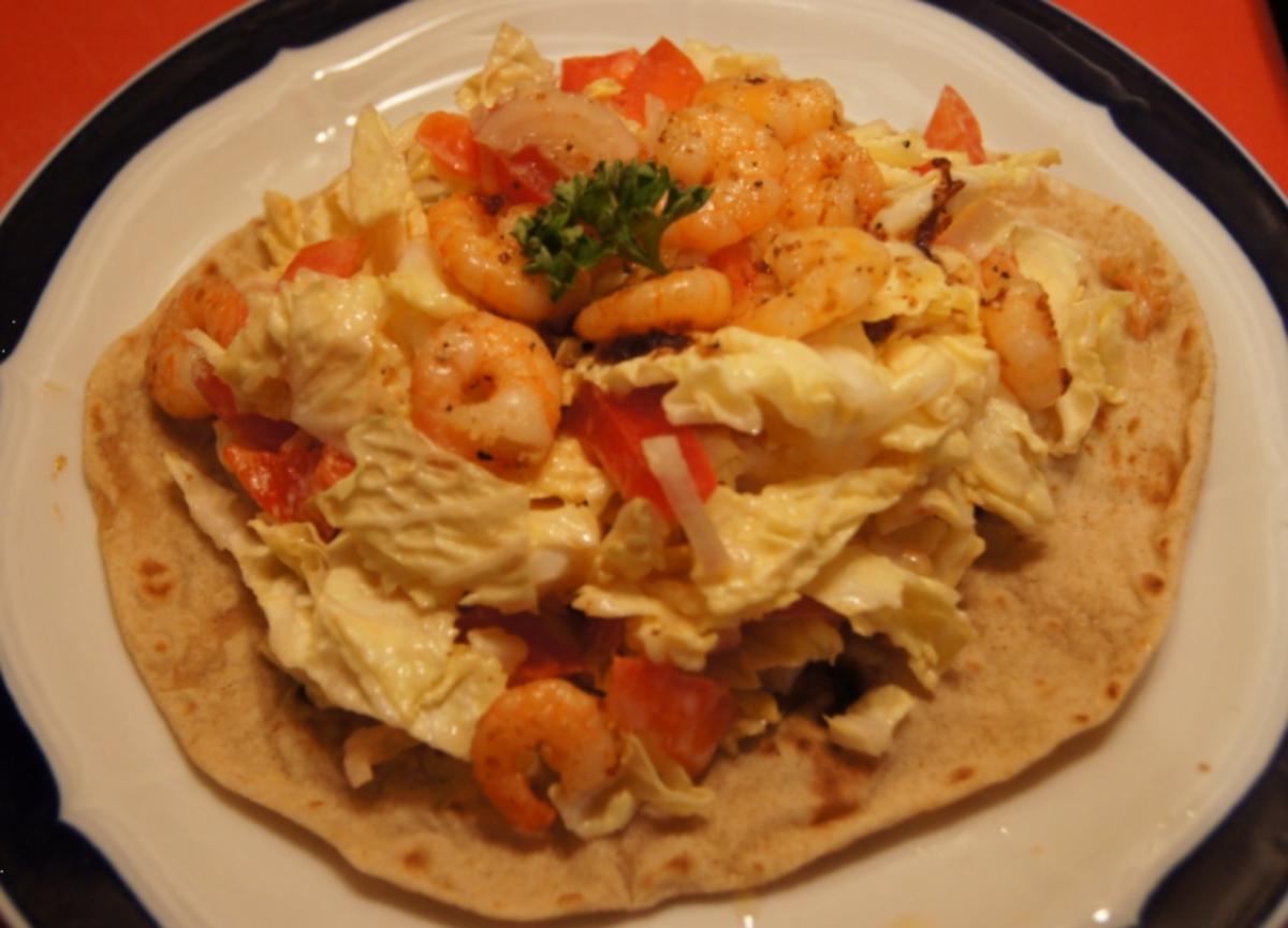 Gemischter Salat mit Party Garnelen auf Chapati Brot - Rezept - Bild Nr. 2043