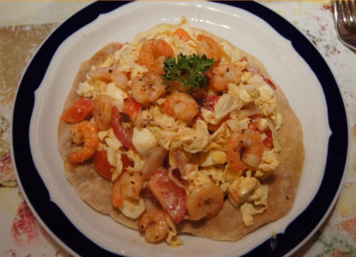 Gemischter Salat mit Party Garnelen auf Chapati Brot - Rezept - Bild Nr. 2047