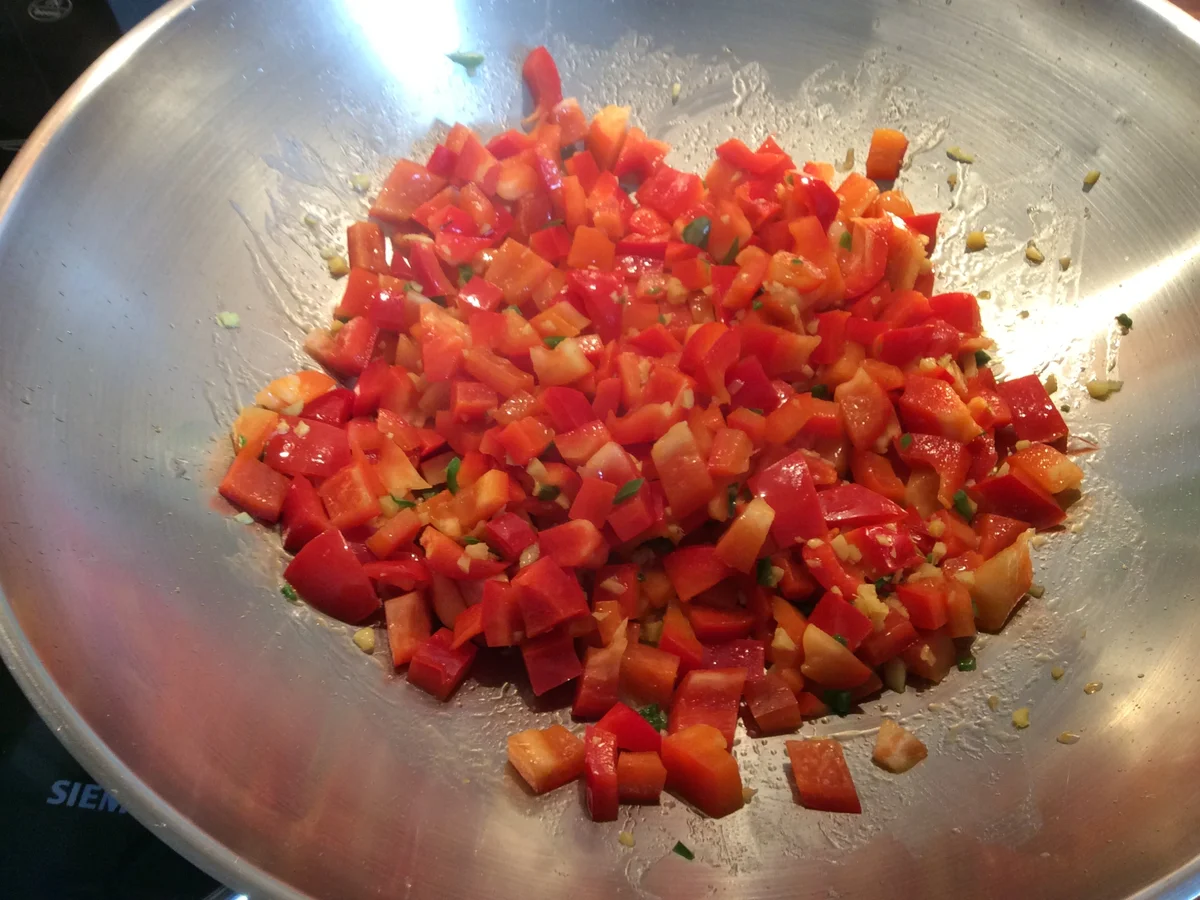 Rezept: Curry mit Heidelbeeren, Pilzen und Paprika und parfümiertem Reis Bild Nr. 2060 Curry mit Heidelbeeren, Pilzen und Paprika und parfümiertem Reis - Rezept - Bild Nr. 2060