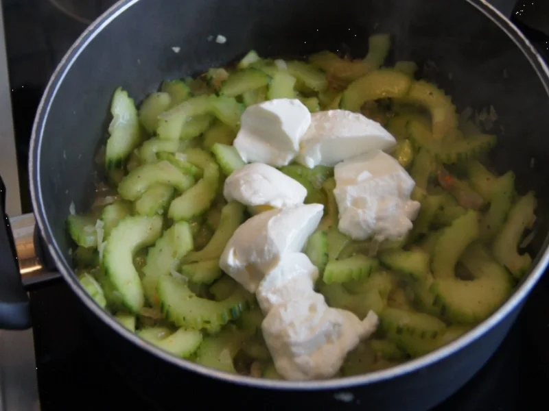 Wildlachsfilet auf geschmorter Gurke - Rezept - Bild Nr. 2066