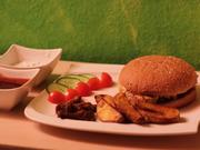 Pulled-Pork-Sandwich mit Wedges, Sour Cream und BBQ Soße - Rezept - Bild Nr. 2
