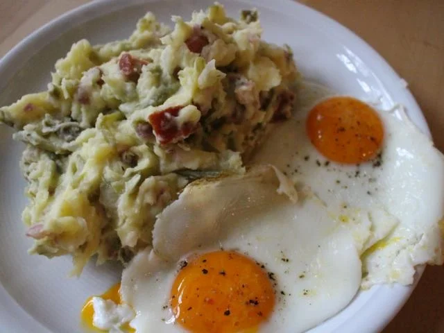 Salzbohnenkartoffelpüree mit Cabanossi und Spiegelei - Rezept - Bild Nr. 2079