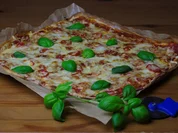 Rezept: Tomate-Käse-Pizza mit Basilikum Bild Nr. 2074 Tomate-Käse-Pizza mit Basilikum - Rezept - Bild Nr. 2074