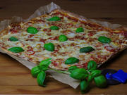 Tomate-Käse-Pizza mit Basilikum - Rezept - Bild Nr. 2074