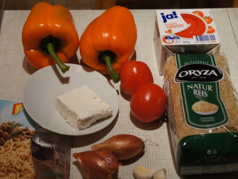 Gefüllte Paprika mit Schafskäse und Reis mit Gemüse - Rezept - Bild Nr. 2093