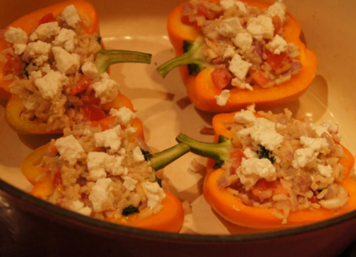 Gefüllte Paprika mit Schafskäse und Reis mit Gemüse - Rezept - Bild Nr. 2101