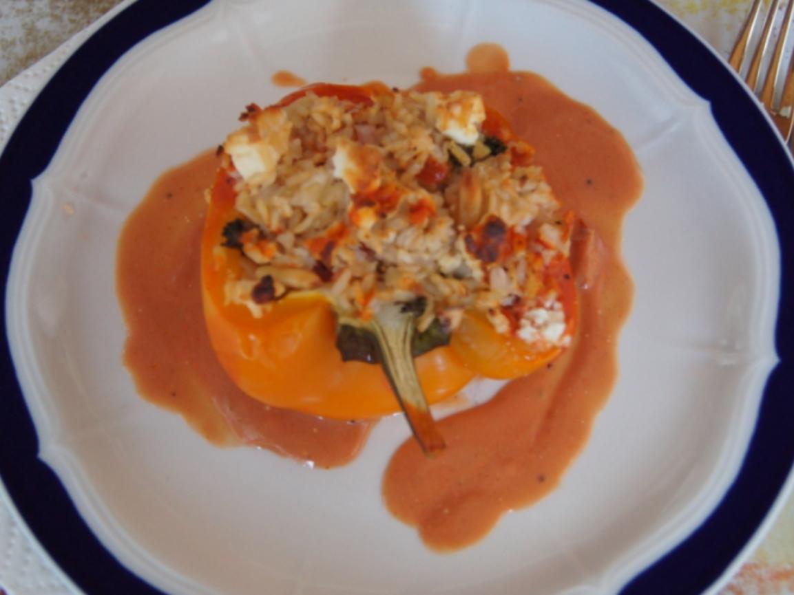 Gefüllte Paprika mit Schafskäse und Reis mit Gemüse - Rezept - kochbar.de