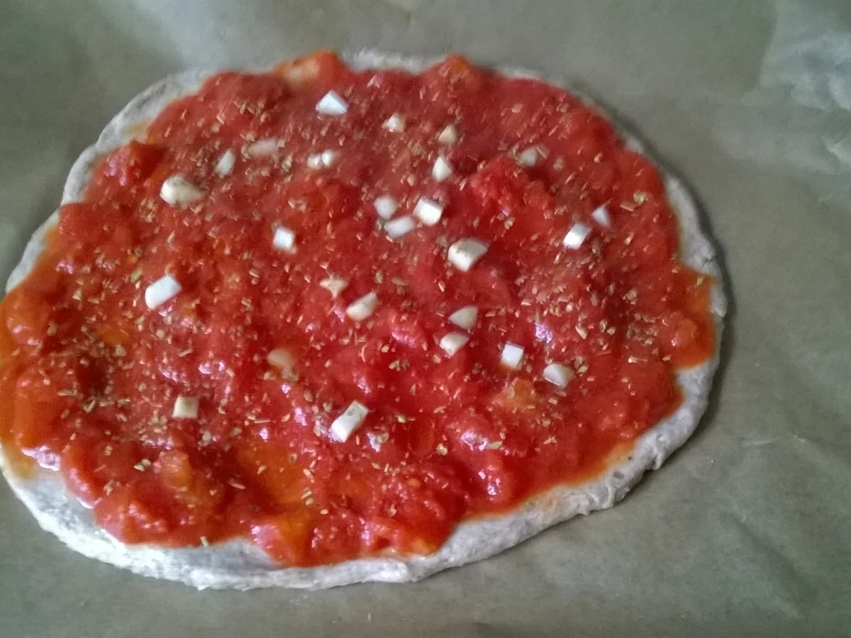 Knoblauch-Tomaten-Pizza (vegan) - Rezept - Bild Nr. 2