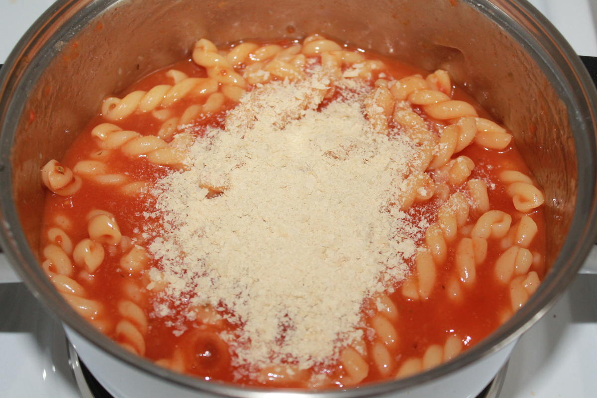 Tomaten-Nudel-Suppe mit Nuss-Parmesan (vegan) - Rezept - Bild Nr. 2082