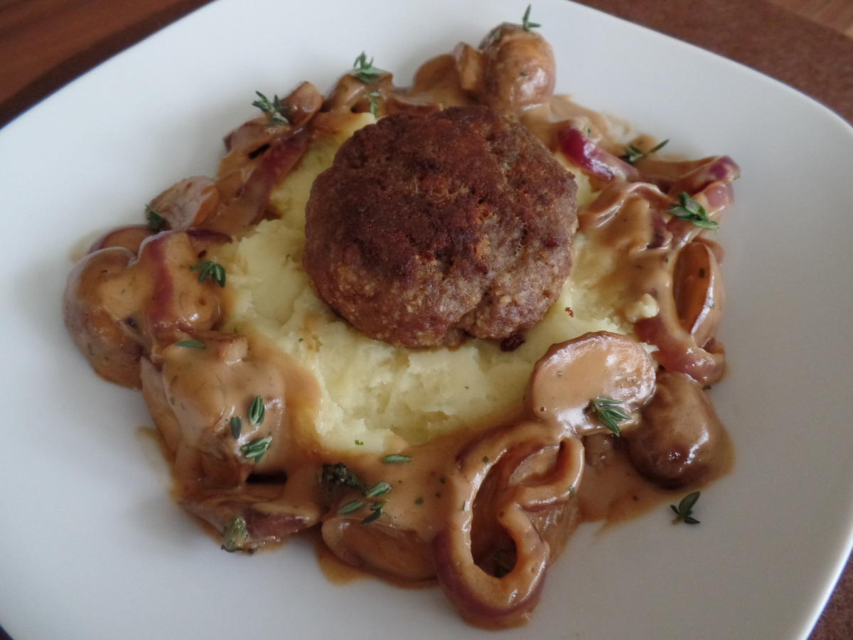 Frikadellen in Champignon-Rahm - Rezept - kochbar.de