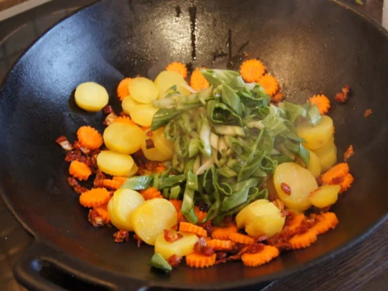 Gemüsewok mit Pinienkernen - Rezept - Bild Nr. 2089