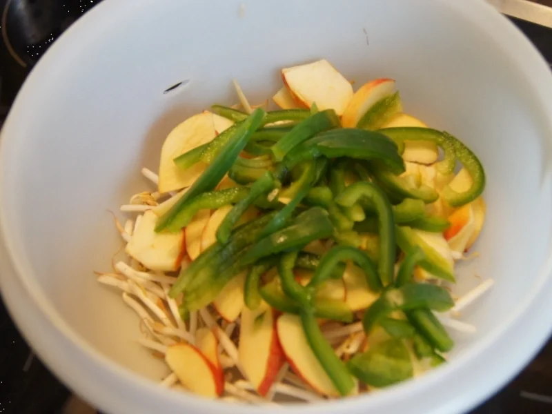 Bunter Salat mit Asia-Dressing - Rezept - Bild Nr. 2084