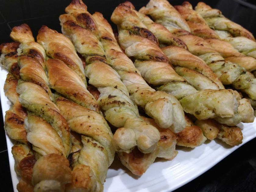 BiNe` S PESTO BLÄTTERTEIGSTANGEN - schnell &amp; einfach - von Bine13100