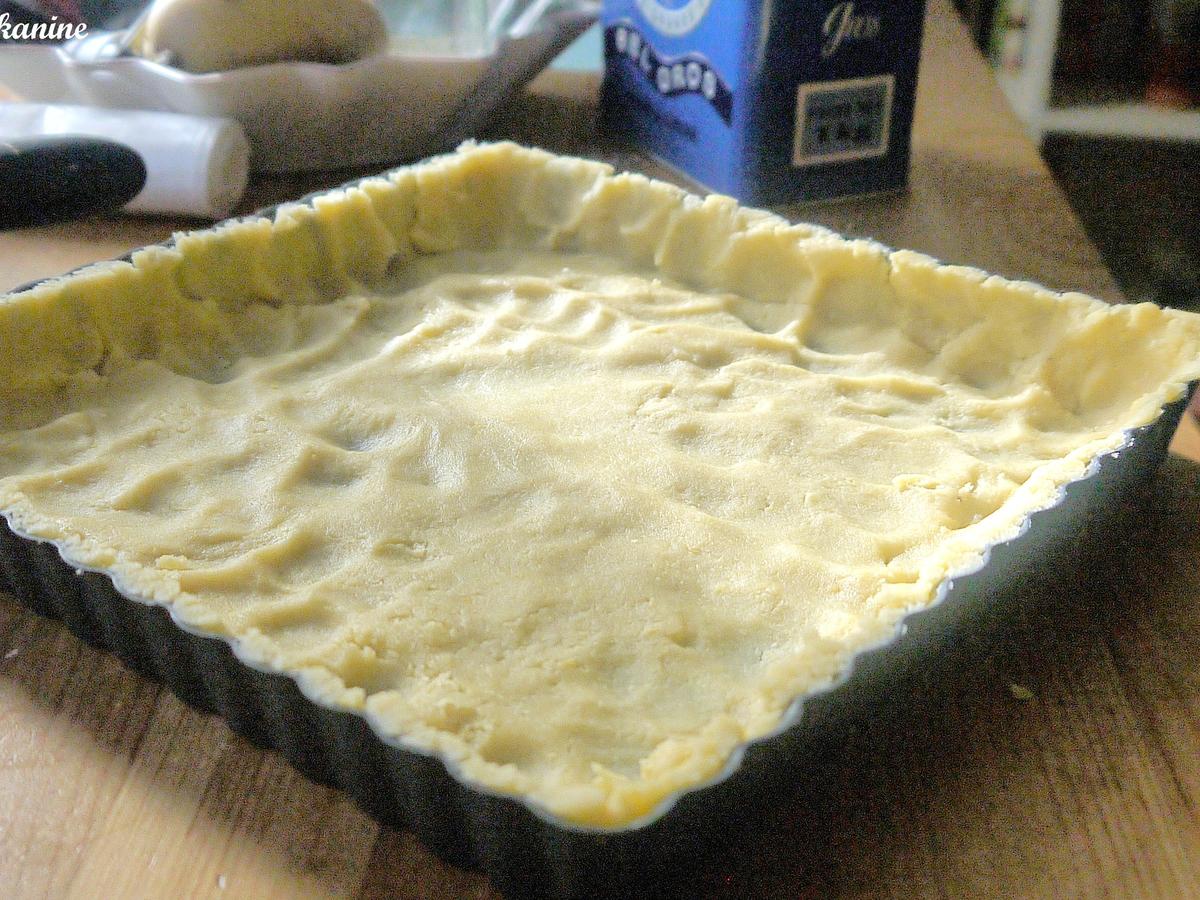 Tarte mit gebratenem Rosenkohl - einfach - 564 kcal/100g