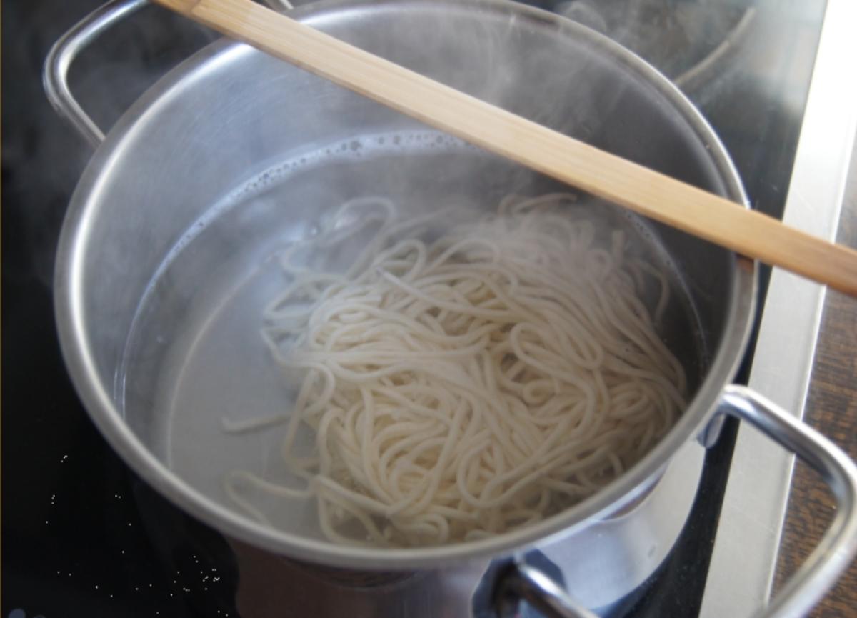 Bami Goreng mit Hähnchenbrustfilet - Rezept - Bild Nr. 2089