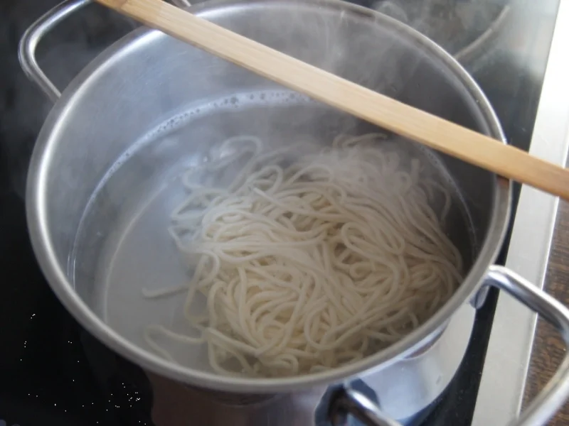 Rezept: Bami Goreng mit Hähnchenbrustfilet Bild Nr. 2089 Bami Goreng mit Hähnchenbrustfilet - Rezept - Bild Nr. 2089