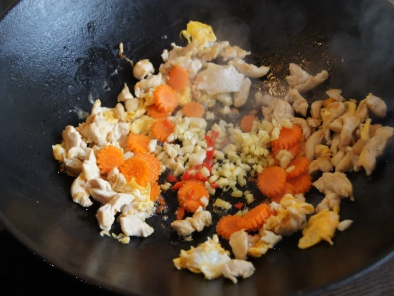 Rezept: Bami Goreng mit Hähnchenbrustfilet Bild Nr. 2096 Bami Goreng mit Hähnchenbrustfilet - Rezept - Bild Nr. 2096