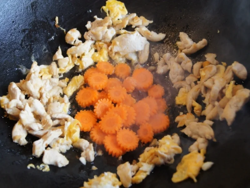 Rezept: Bami Goreng mit Hähnchenbrustfilet Bild Nr. 2097 Bami Goreng mit Hähnchenbrustfilet - Rezept - Bild Nr. 2097