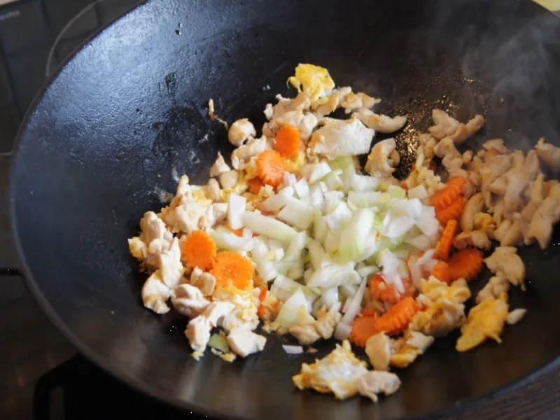 Rezept: Bami Goreng mit Hähnchenbrustfilet Bild Nr. 2100 Bami Goreng mit Hähnchenbrustfilet - Rezept - Bild Nr. 2100