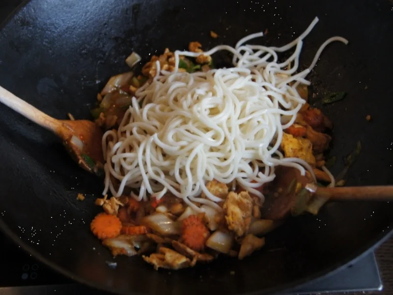 Rezept: Bami Goreng mit Hähnchenbrustfilet Bild Nr. 2104 Bami Goreng mit Hähnchenbrustfilet - Rezept - Bild Nr. 2104