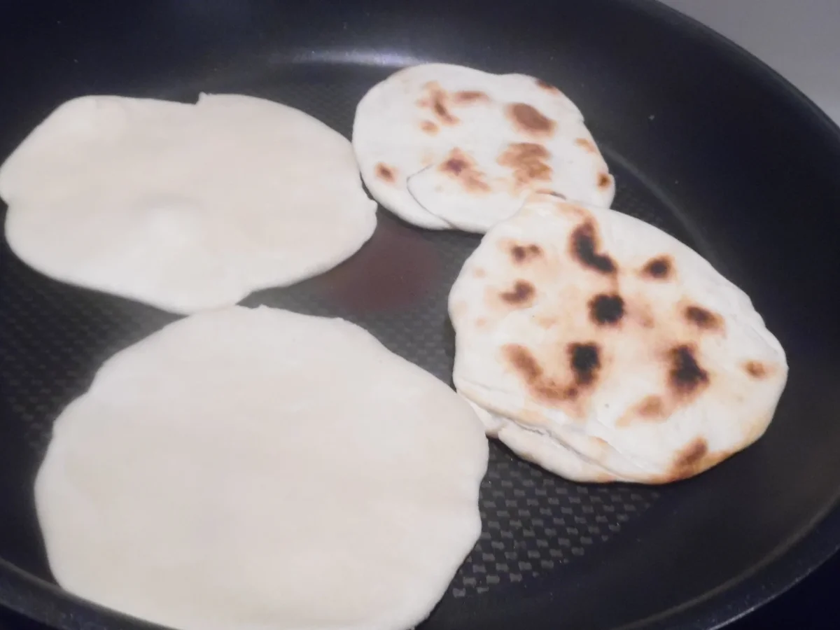 Rezept: Pfannen-Fladenbrot Bild Nr. 3 Pfannen-Fladenbrot - Rezept - Bild Nr. 3
