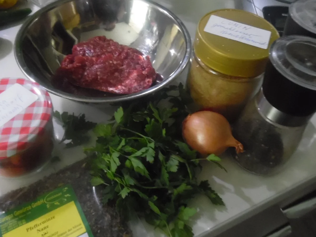 Rezept: Manti mit Joghurt-Knoblauch-Soße und Paprika-Butter Bild Nr. 2106 Manti mit Joghurt-Knoblauch-Soße und Paprika-Butter - Rezept - Bild Nr. 2106